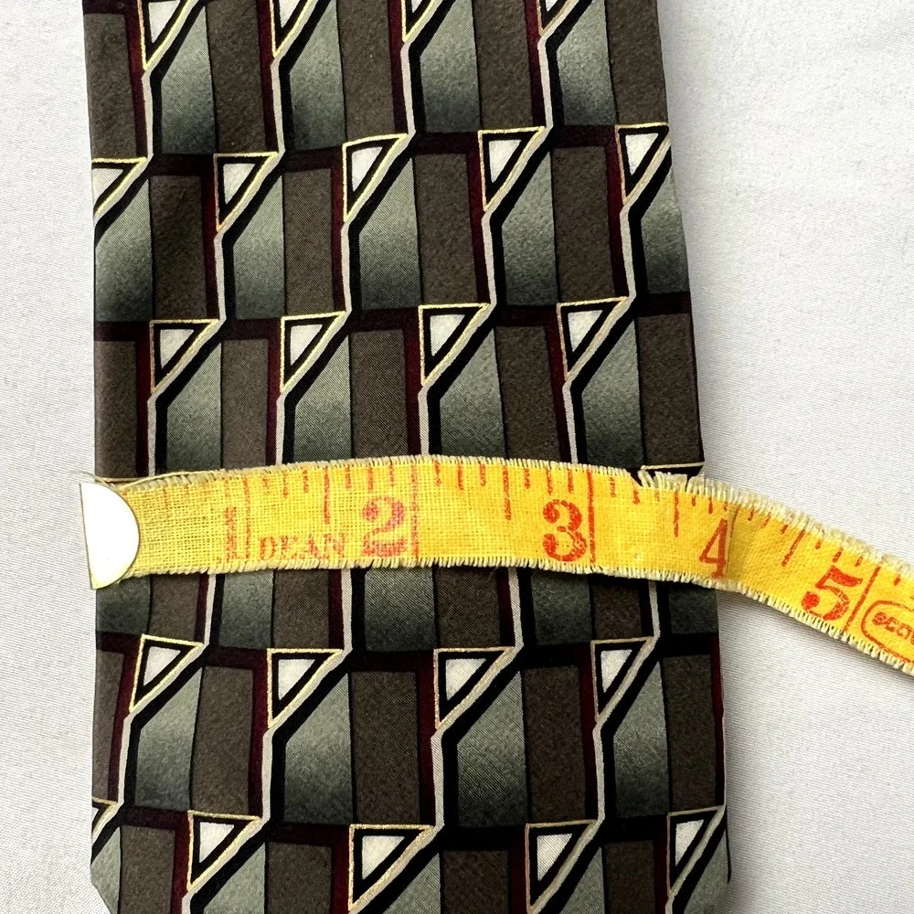 N/A title facets